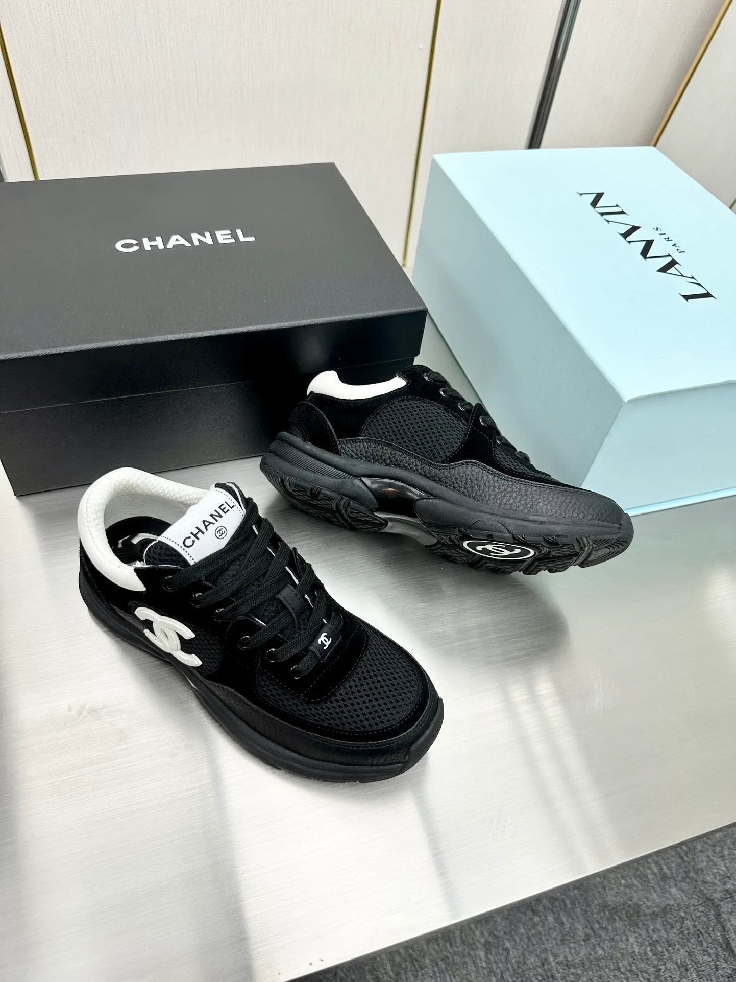 👟👟Ex-factory price 480 👟👟 Women's Clothing Women's Shoes Women's Clothing Chanel Chanel - 2023 Counter Top Casual Sports Shoes This classic design; the upper is electro-embroidered with a variety of techniques; the outsole is fashionable and sporty; it is unusual to incorporate a variety of color matching elements... The diversified mix and match is very beautiful and versatile, and can be used for leisure, fashion, sports and outdoor... ꫛꫀꪝ Go➫ Material: ❶The upper is made of: original imported mercerized velvet + double-layer breathable mesh ❷The inner lining is made of: the original imported breathable mesh ❸The outsole is based on: original T👟👟factory price U combination outsole. Counter boutique packaging complete set for women 35–41 and men 38-46